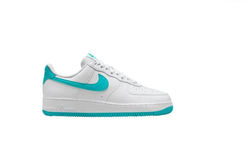 Nike Women’s Air Force 1 07’ shoes